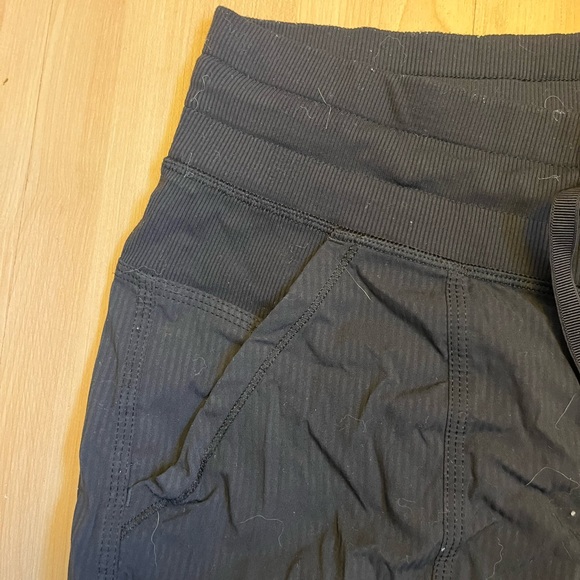 Lululemon Jogging Cropped pants - Picture 3 of 4
